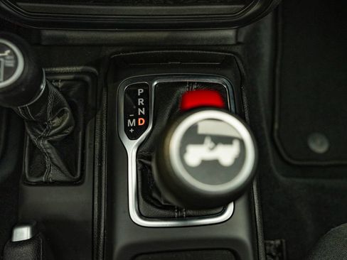 Used 2024 Jeep Wrangler Unlimited AWD/4WD image 36