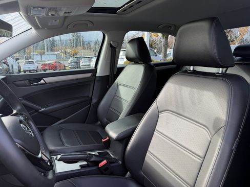 Used 2022 Volkswagen Passat 2.0T SE image 3