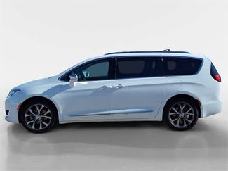 Used 2017 Chrysler Pacifica Limited video 2