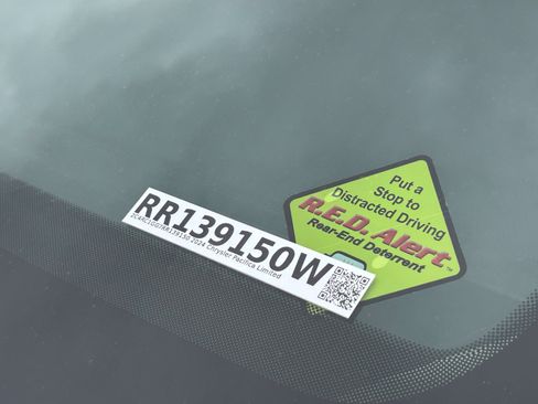 Used 2024 Chrysler Pacifica Limited FWD image 28
