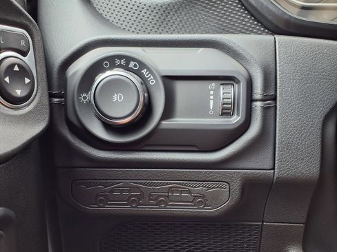 Used 2024 Jeep Wrangler Unlimited Rubicon AWD/4WD image 21