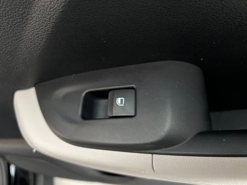 Used 2025 Hyundai Venue SEL image 20