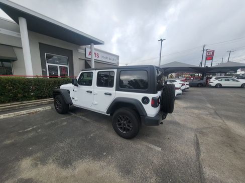 Used 2025 Jeep Wrangler Sport S image 11