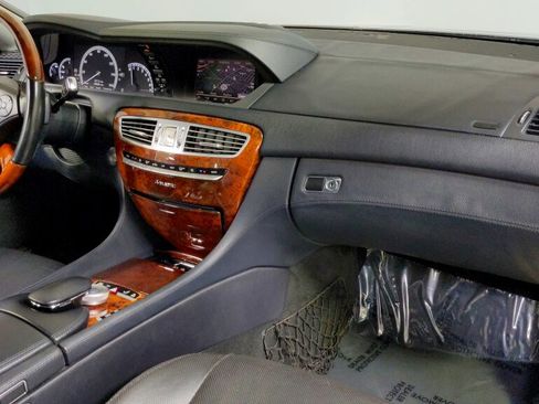 Used 2011 Mercedes-Benz CL 550 4MATIC image 21