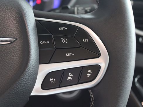 Used 2025 Chrysler Pacifica Select FWD image 51
