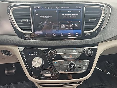 Used 2022 Chrysler Pacifica Touring-L image 23