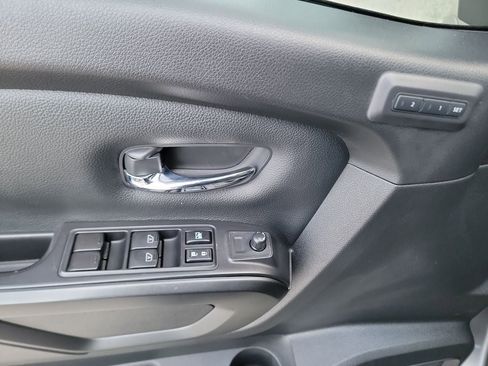 Used 2022 Nissan Titan PRO-4X w/ Pro-4x Convenience Package image 11