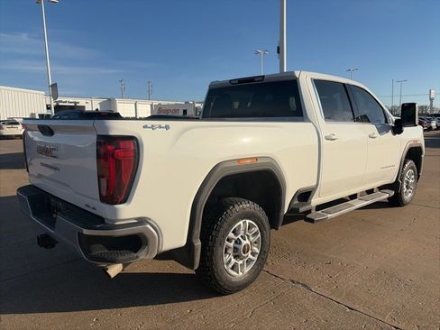 Used 2022 GMC Sierra 2500 SLE w/ SLE Value Package; image 3