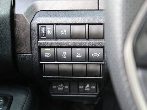 Used 2024 Toyota Tacoma Limited w/ Limited Package (LT) AWD/4WD image 19