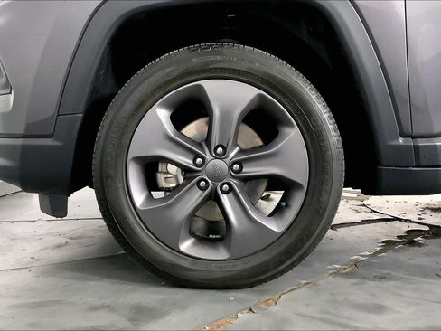 Used 2022 Jeep Compass Latitude AWD/4WD image 9