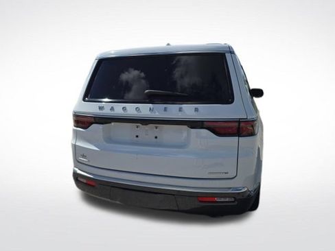 Used 2022 Jeep Wagoneer Series III w/ Premium Group I AWD/4WD image 4
