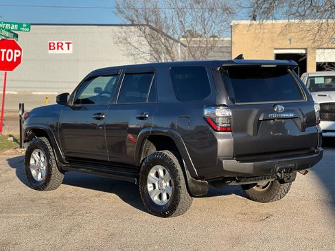 Used 2017 Toyota 4Runner SR5 AWD/4WD image 5
