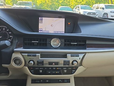 Used 2013 Lexus ES 350 w/ Luxury Pkg FWD image 21