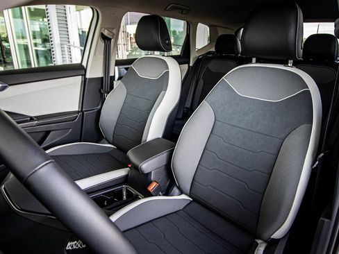 New 2026 Volkswagen Taos SE image 27