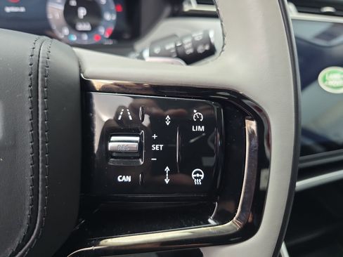 Used 2025 Land Rover Range Rover Velar Dynamic SE image 18