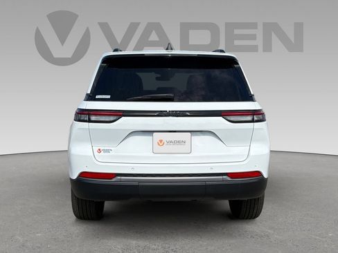 New 2026 Jeep Grand Cherokee Altitude RWD image 21