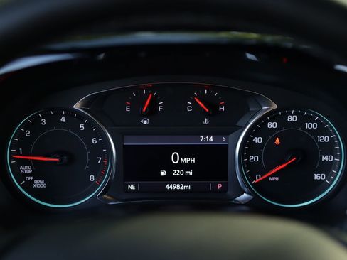 Used 2023 Chevrolet Traverse LT FWD image 11