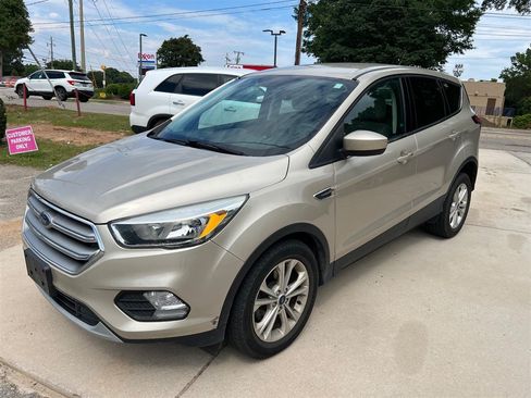 Used 2017 Ford Escape SE FWD image 1
