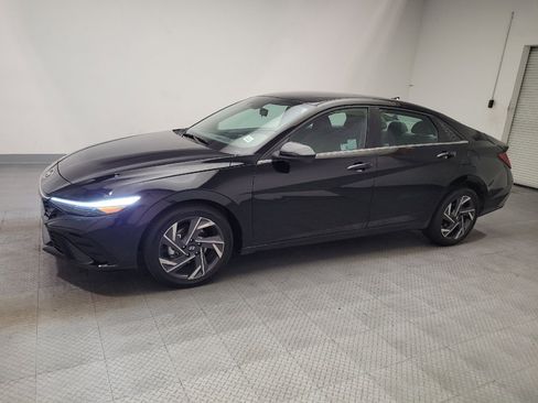 Used 2025 Hyundai Elantra SEL FWD image 2