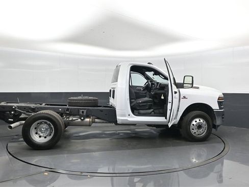 New 2026 RAM 3500 Tradesman w/ Chrome Appearance Group image 40