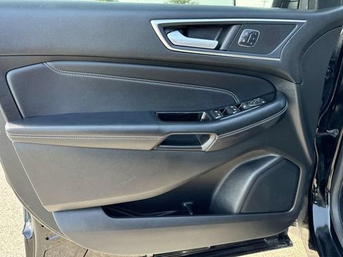 Used 2018 Ford Edge Titanium w/ Equipment Group 302A AWD/4WD image 23