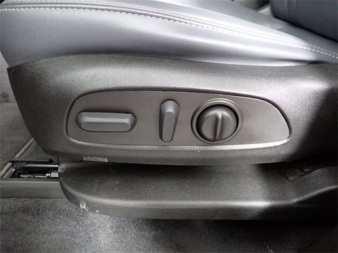 Used 2022 Buick Enclave Essence image 21