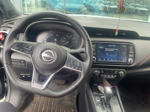 Used 2023 Nissan Kicks SR w/ SR Premium Package FWD image 15