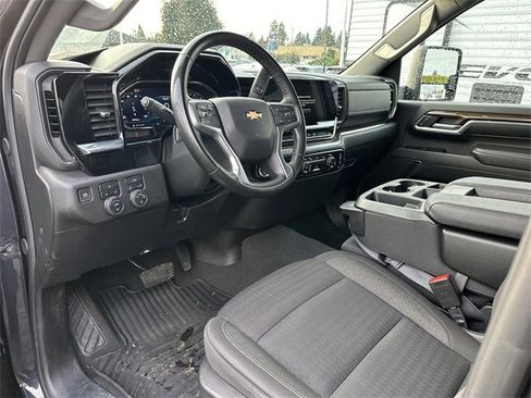 Used 2024 Chevrolet Silverado 2500 LT image 9