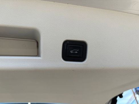 Used 2025 GMC Acadia Denali AWD/4WD image 24