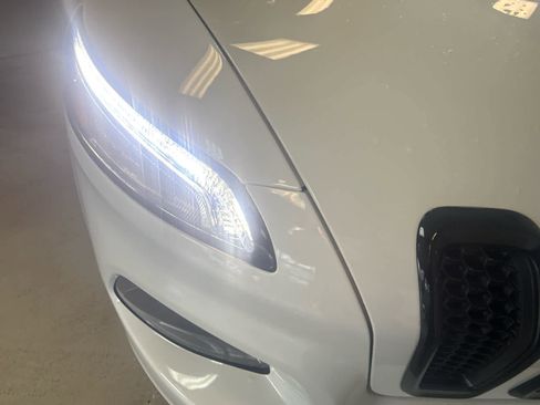 Used 2016 Jeep Cherokee Sport image 9