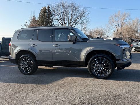 Used 2025 Lexus GX 550 image 22