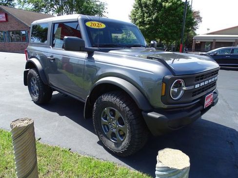Used 2025 Ford Bronco 2-Door AWD/4WD image 4