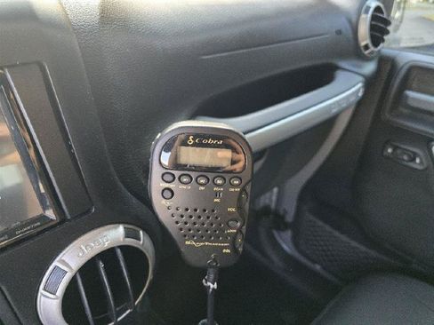 Used 2016 Jeep Wrangler Unlimited Rubicon w/ Connectivity Group AWD/4WD image 31