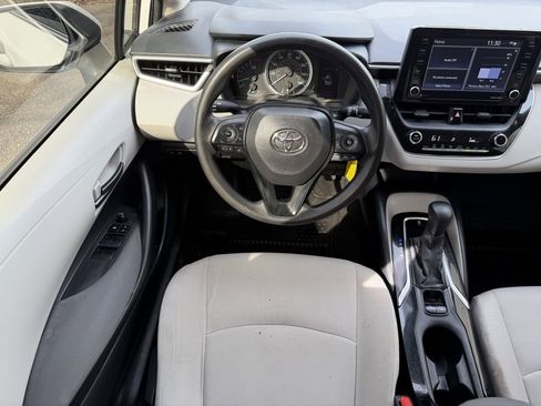 Used 2022 Toyota Corolla LE image 11