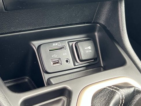 Used 2015 Jeep Cherokee Latitude w/ Comfort/Convenience Group image 33