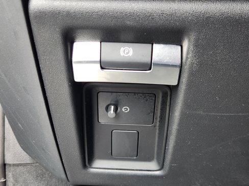 Used 2023 Land Rover Defender 130 X-Dynamic SE AWD/4WD image 25
