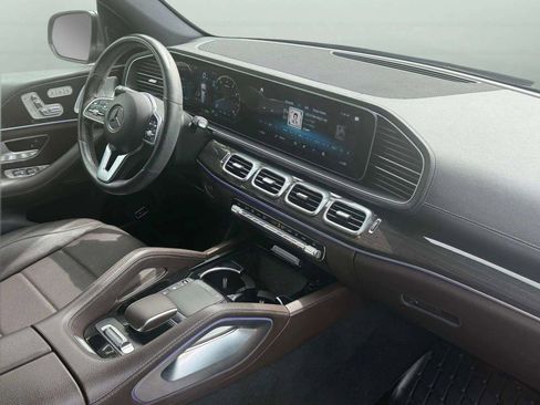 Used 2023 Mercedes-Benz GLS 450 4MATIC image 2