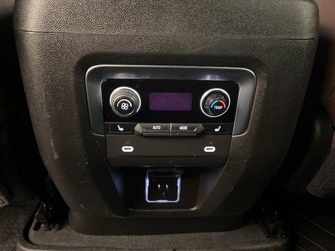 Used 2021 Chevrolet Suburban High Country image 31