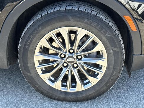 Used 2025 Cadillac XT4 Premium Luxury image 9