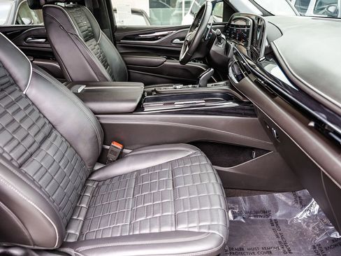 Used 2023 Cadillac Escalade V AWD/4WD image 17