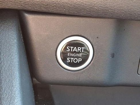 Certified 2021 Nissan Rogue SV image 24