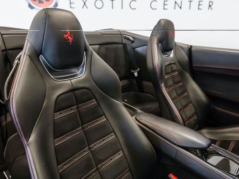 Used 2020 Ferrari Portofino RWD image 39