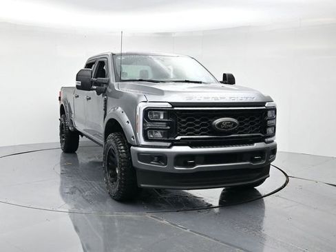 New 2025 Ford F250 XLT w/ Black Appearance Package image 5