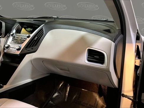 Used 2017 Chevrolet Equinox Premier w/ Enhanced Convenience Package AWD/4WD image 32