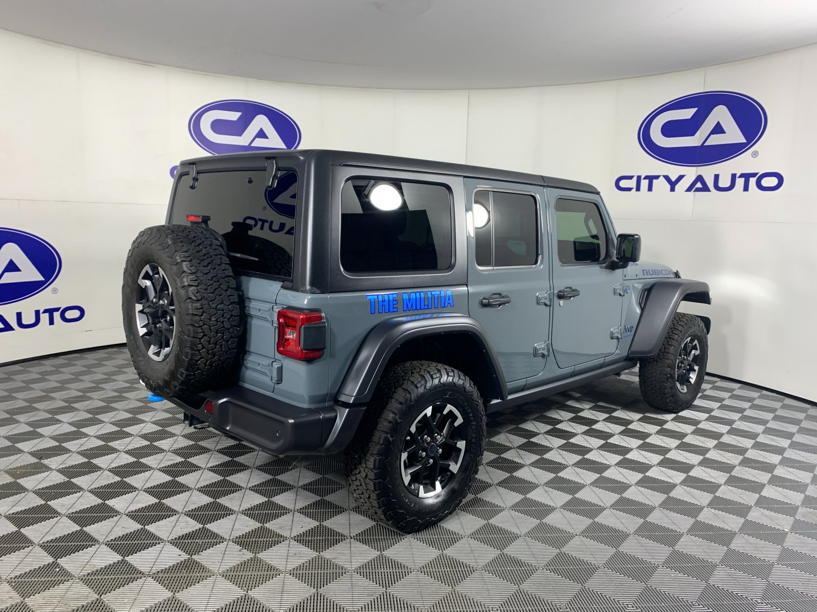 Used 2024 Jeep Wrangler Unlimited Rubicon 4xe w/ Technology Group AWD/4WD image 3