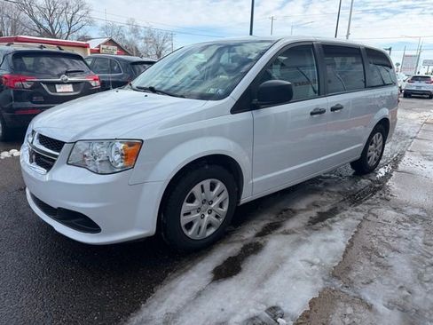 Used 2019 Dodge Grand Caravan SE w/ Rear Park Assist Package image 3