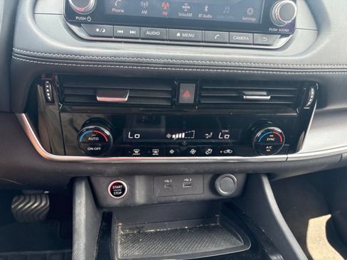 Used 2021 Nissan Rogue SV AWD/4WD image 16