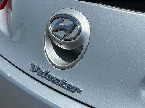 Used 2017 Hyundai Veloster FWD image 9