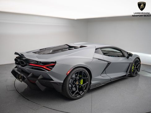Used 2024 Lamborghini Revuelto image 25
