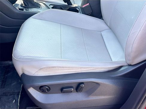 Used 2018 Volkswagen Tiguan SE image 19